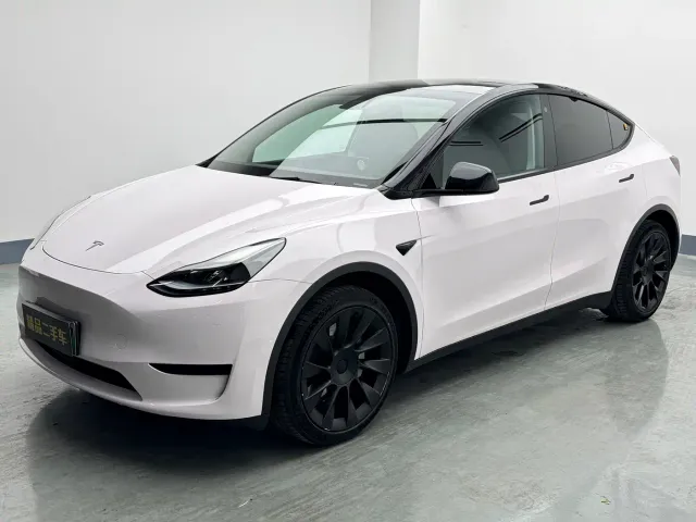 Фотография автомобиля — Tesla Model Y