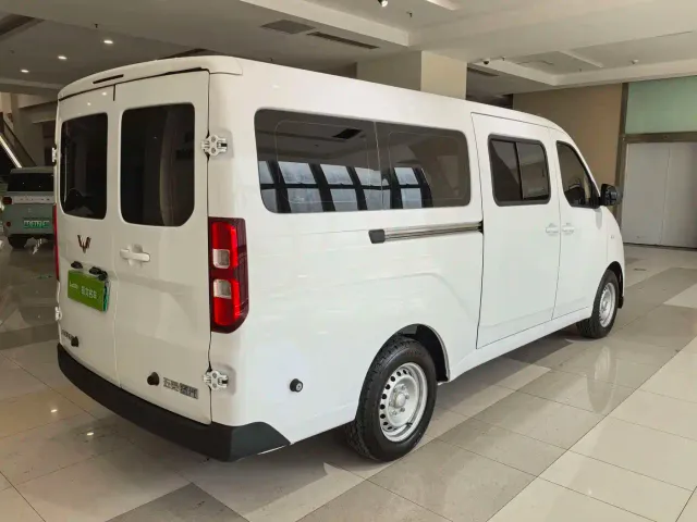 Wuling Yangguang — Фото автомобиля 13