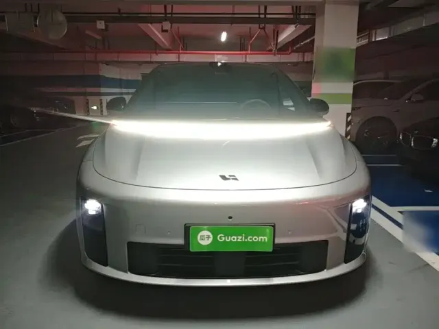 Li Auto Li Auto i6 2025 4WD Base Model — Фото автомобиля 2