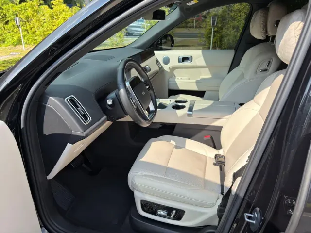 Li Auto L8 — Фото автомобиля 8