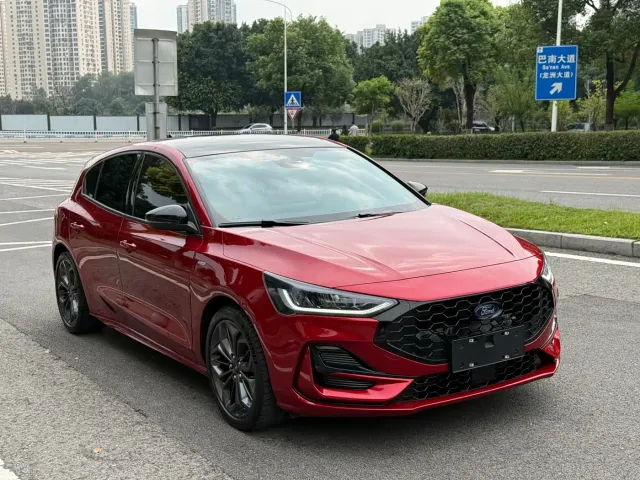 Ford Focus — Фото автомобиля 3