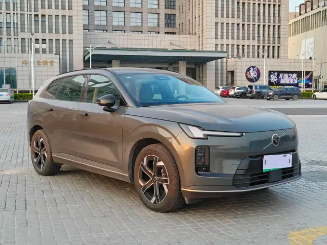 Volvo XC70 Plug-in Hybrid — Фото автомобиля 6