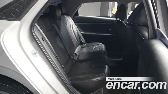 Hyundai Avante CN7 — Фото автомобиля 11