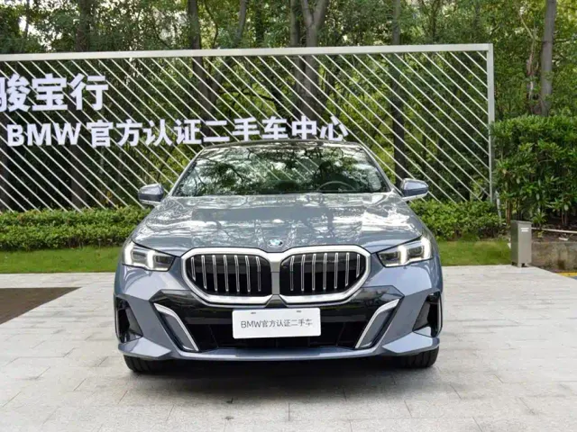 BMW 5 Series — Фото автомобиля 4