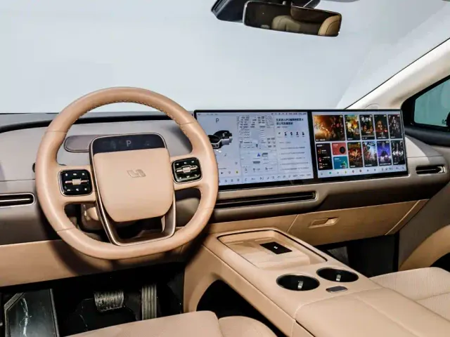 Li Auto i8 — Фото автомобиля 22