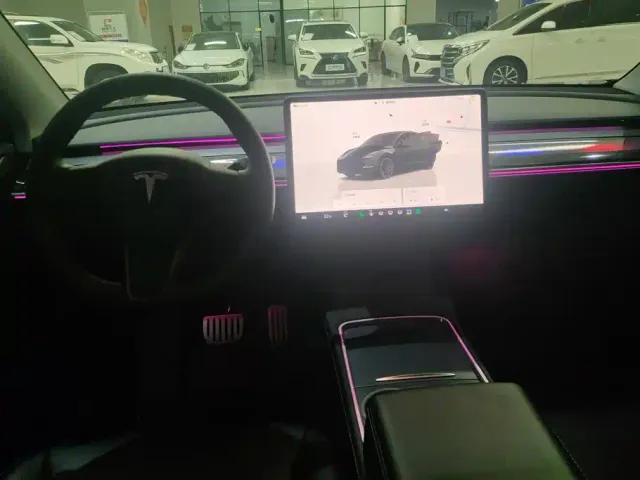 Tesla Model Y — Фото автомобиля 12
