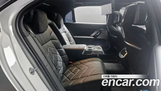 BMW 7 Series G70 — Фото автомобиля 12