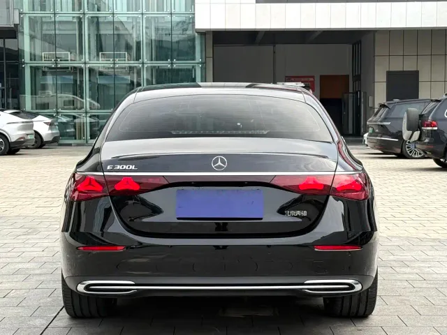Mercedes-Benz E-Class — Фото автомобиля 8
