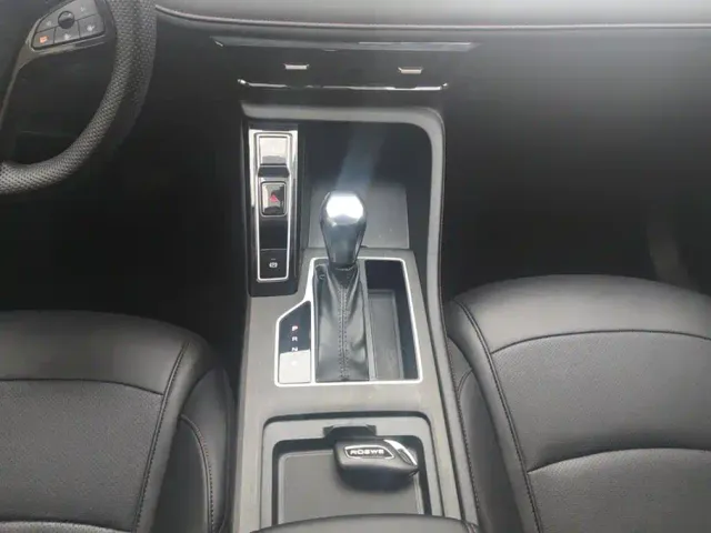 Roewe i5 — Фото автомобиля 16