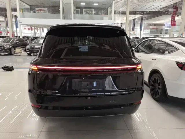Li Auto L9 — Фото автомобиля 5