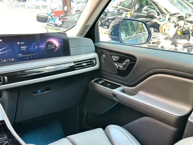 Lincoln Aviator — Фото автомобиля 20