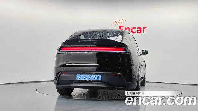 Tesla Model Y — Фото автомобиля 4
