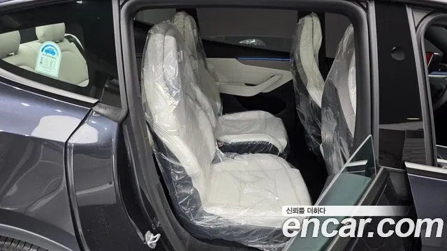 Tesla Model Y — Фото автомобиля 12