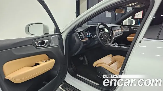 Вольво XC60 — Фото автомобиля 10