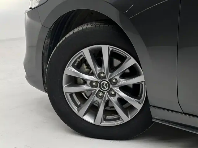 Mazda Axela — Фото автомобиля 19