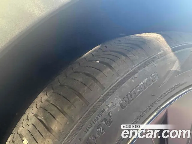 Tesla Model Y — Фото автомобиля 15