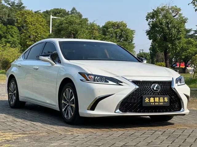 Lexus ES — Фото автомобиля 3