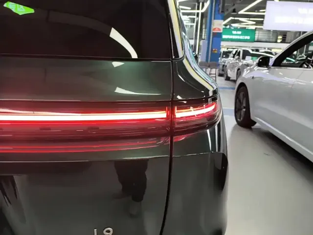 Li Auto L9 — Фото автомобиля 7
