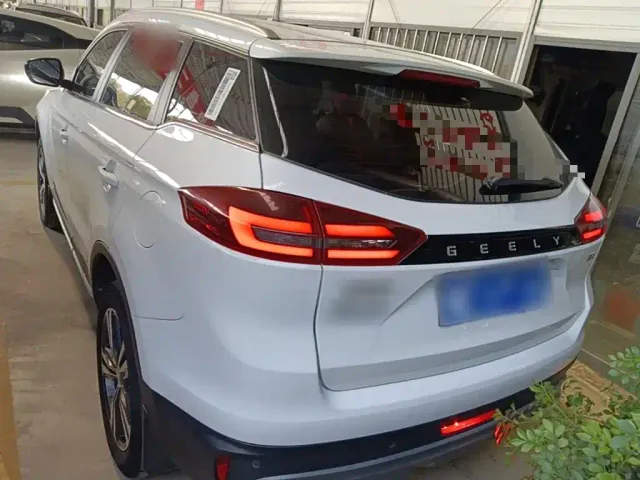 Geely Boyue — Фото автомобиля 5