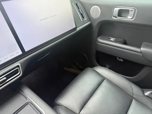Li Auto L7 — Фото автомобиля 10