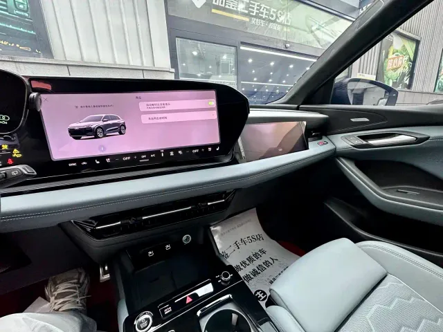 Audi Q6L e-tron — Фото автомобиля 13
