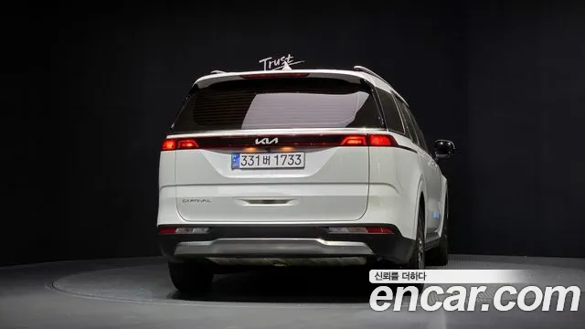 Kia Carnival Generation 4 — Фото автомобиля 4