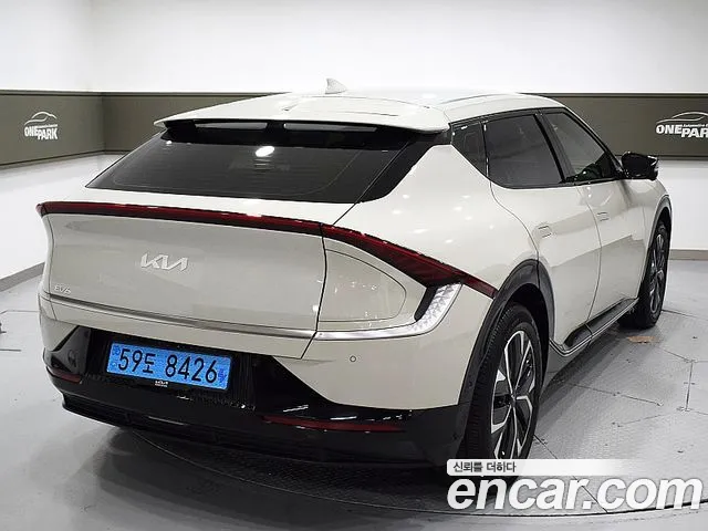 Kia EV6 — Фото автомобиля 2
