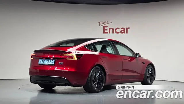 Tesla Model 3 — Фото автомобиля 2