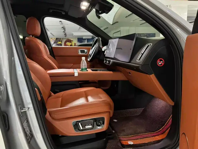 Li Auto L8 — Фото автомобиля 4