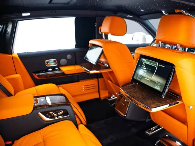 Rolls-Royce Phantom — Фото автомобиля 14
