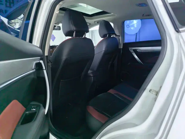Geely Binyue — Фото автомобиля 5