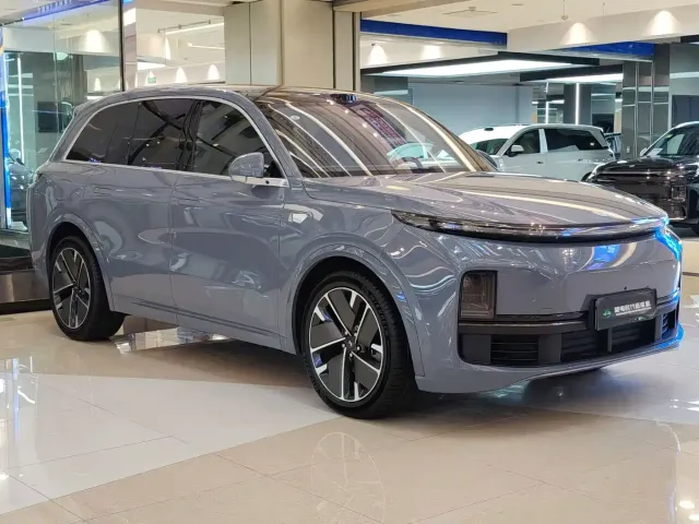 Li Auto Li L8 2025 Max Smart Renewal Edition — Фото автомобиля 3