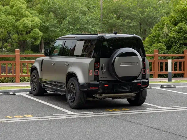 Land Rover Defender — Фото автомобиля 6
