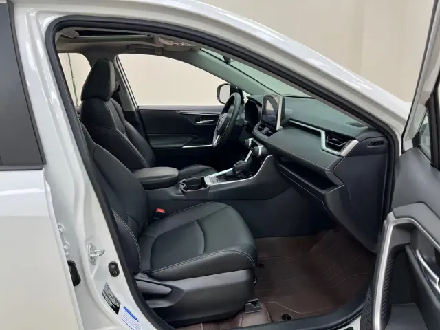 Toyota RAV4 — Фото автомобиля 26