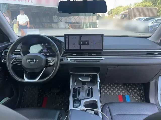 Geely Emgrand — Фото автомобиля 18