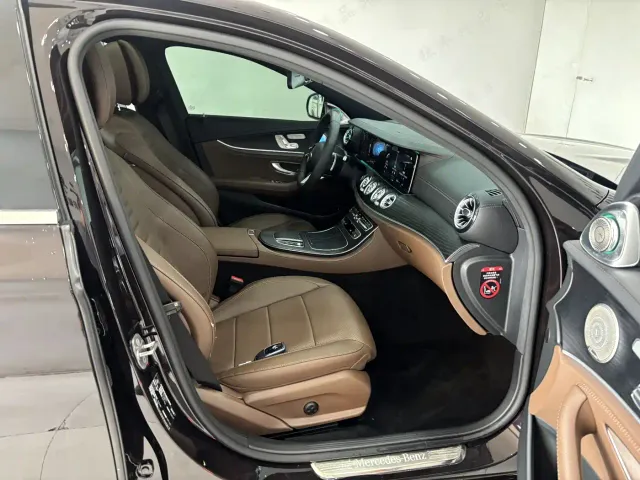 Mercedes-Benz E-Class — Фото автомобиля 27