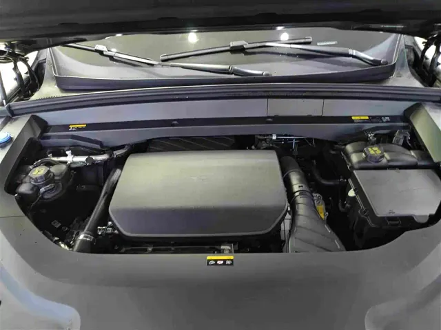 Li Auto L8 — Фото автомобиля 12