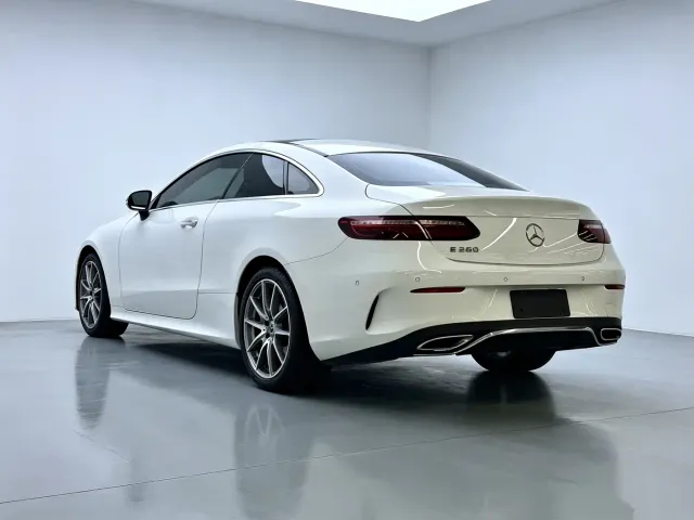 Mercedes-Benz E-Class — Фото автомобиля 6