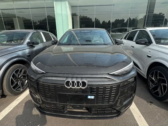 Audi Q6L e-tron — Фото автомобиля 3