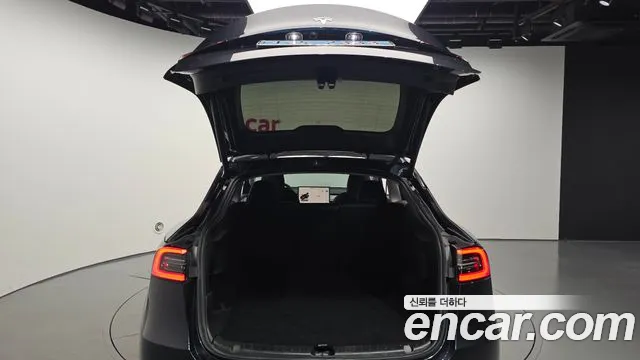 Tesla Model Y — Фото автомобиля 20