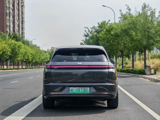 Li Auto L7 — Фото автомобиля 6