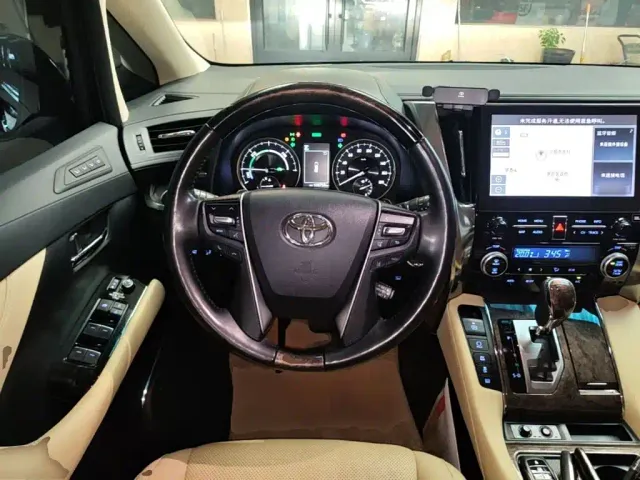Toyota Alphard — Фото автомобиля 10