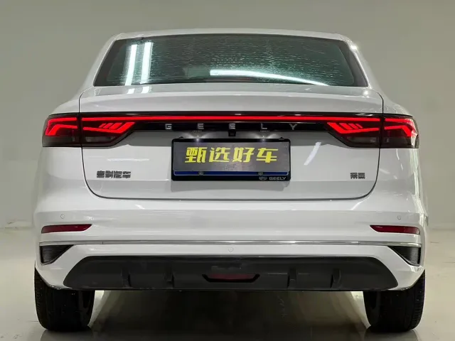 Geely Emgrand — Фото автомобиля 9