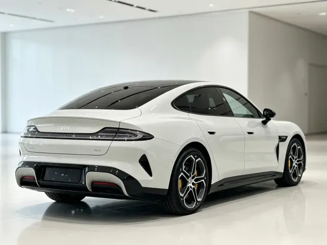 Xiaomi SU7 — Фото автомобиля 7
