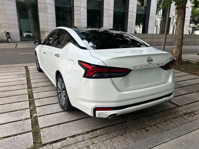 Nissan Teana — Фото автомобиля 6