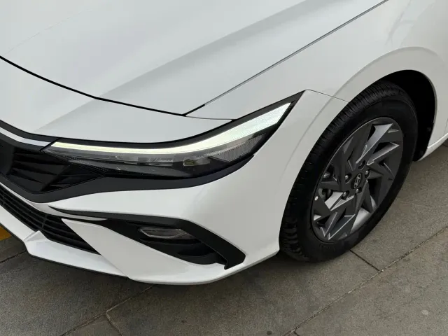 Hyundai Elantra — Фото автомобиля 4