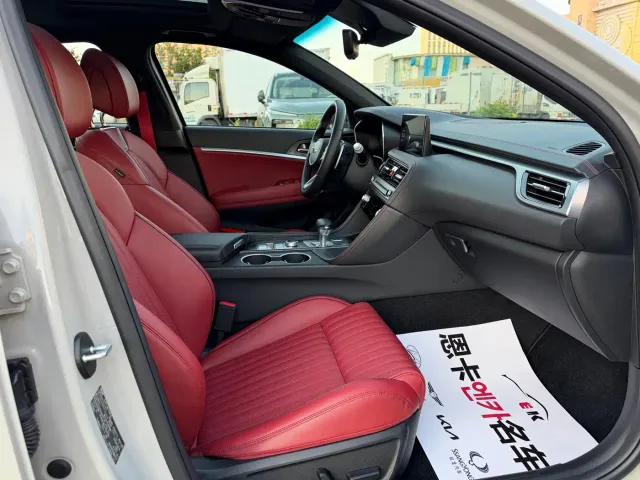 Genesis G70 — Фото автомобиля 12