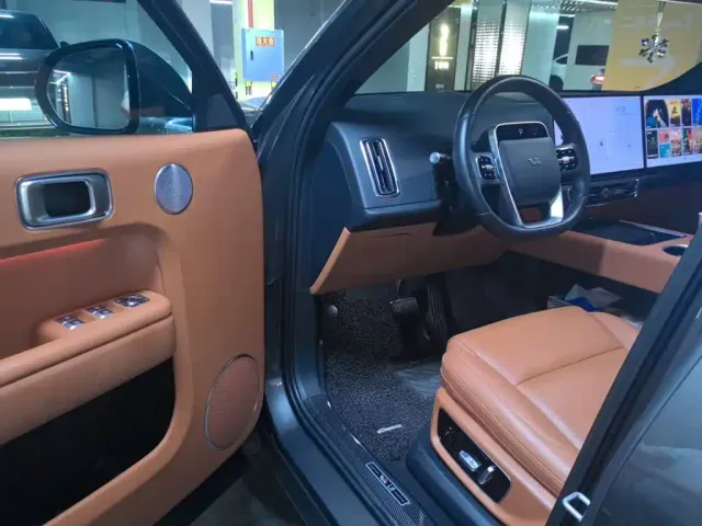 Li Auto L8 — Фото автомобиля 17