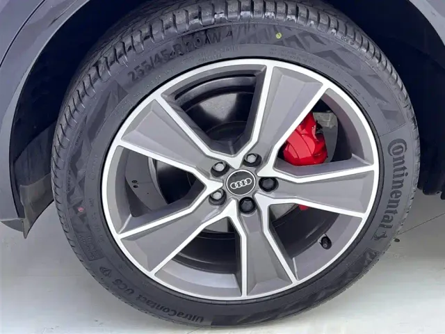 Audi Q5L Sportback — Фото автомобиля 12