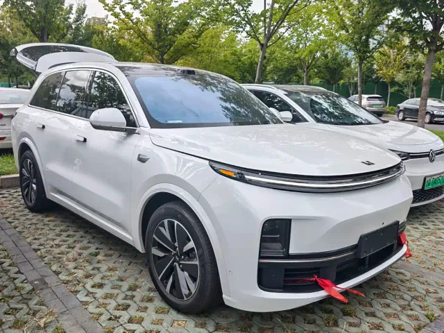 Li Auto L8 — Фото автомобиля 7